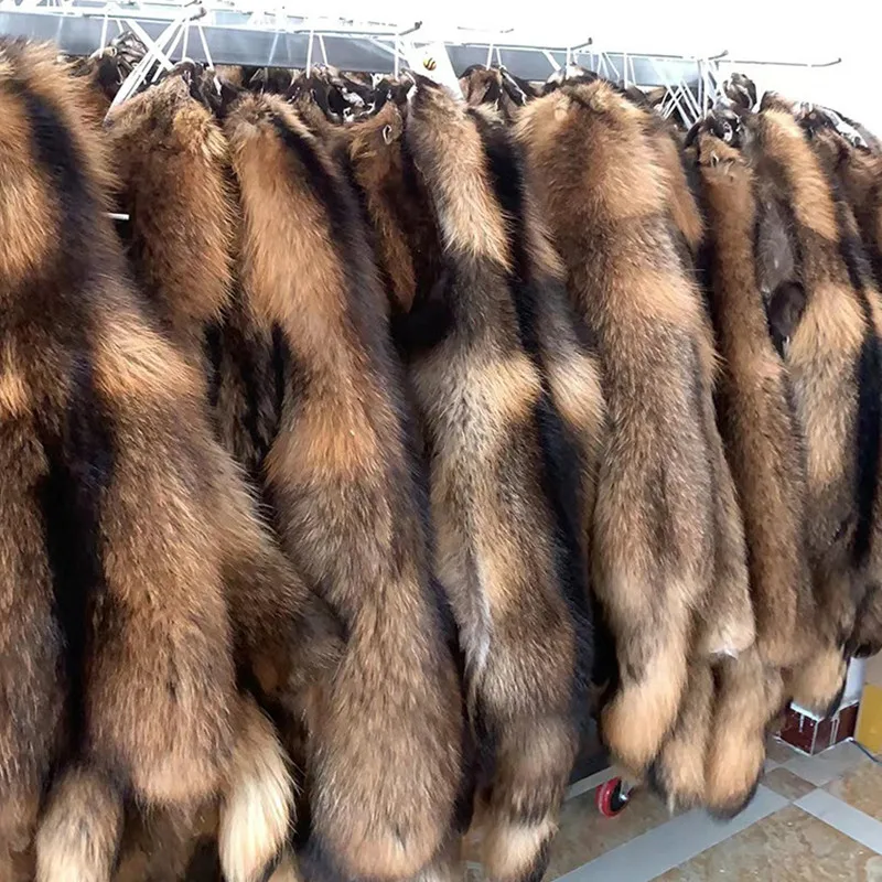 Factory Price High Quality Natural Raccoon Fur Skin Wholesale