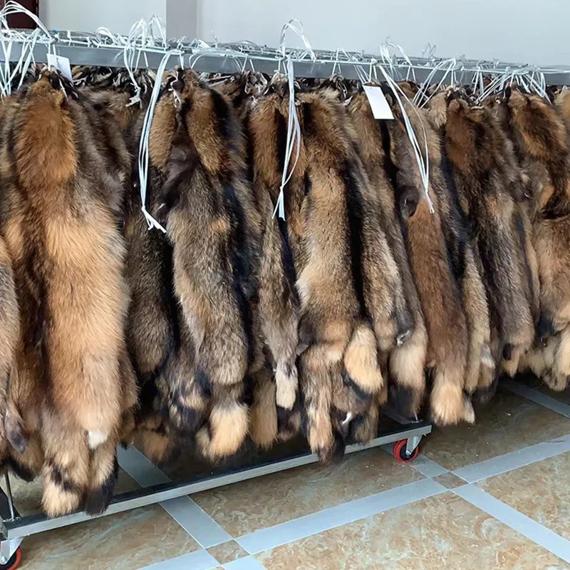 Factory Price High Quality Natural Raccoon Fur Skin Wholesale