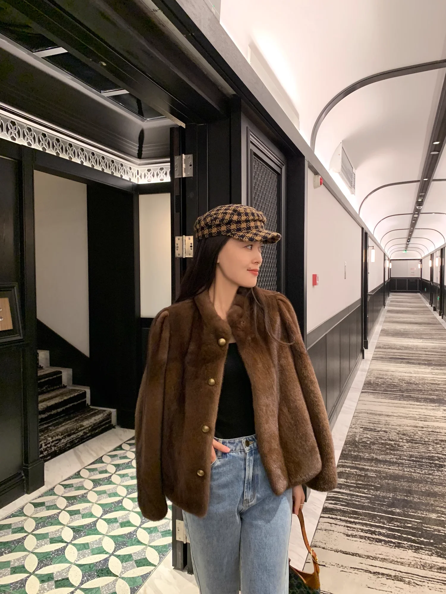 HDHOHR 2026 New100% Real Mink Fur Coat Women Fashion Essential Natural Mink Coat Warm Short Leather Outerwear Winter Fur Jacket