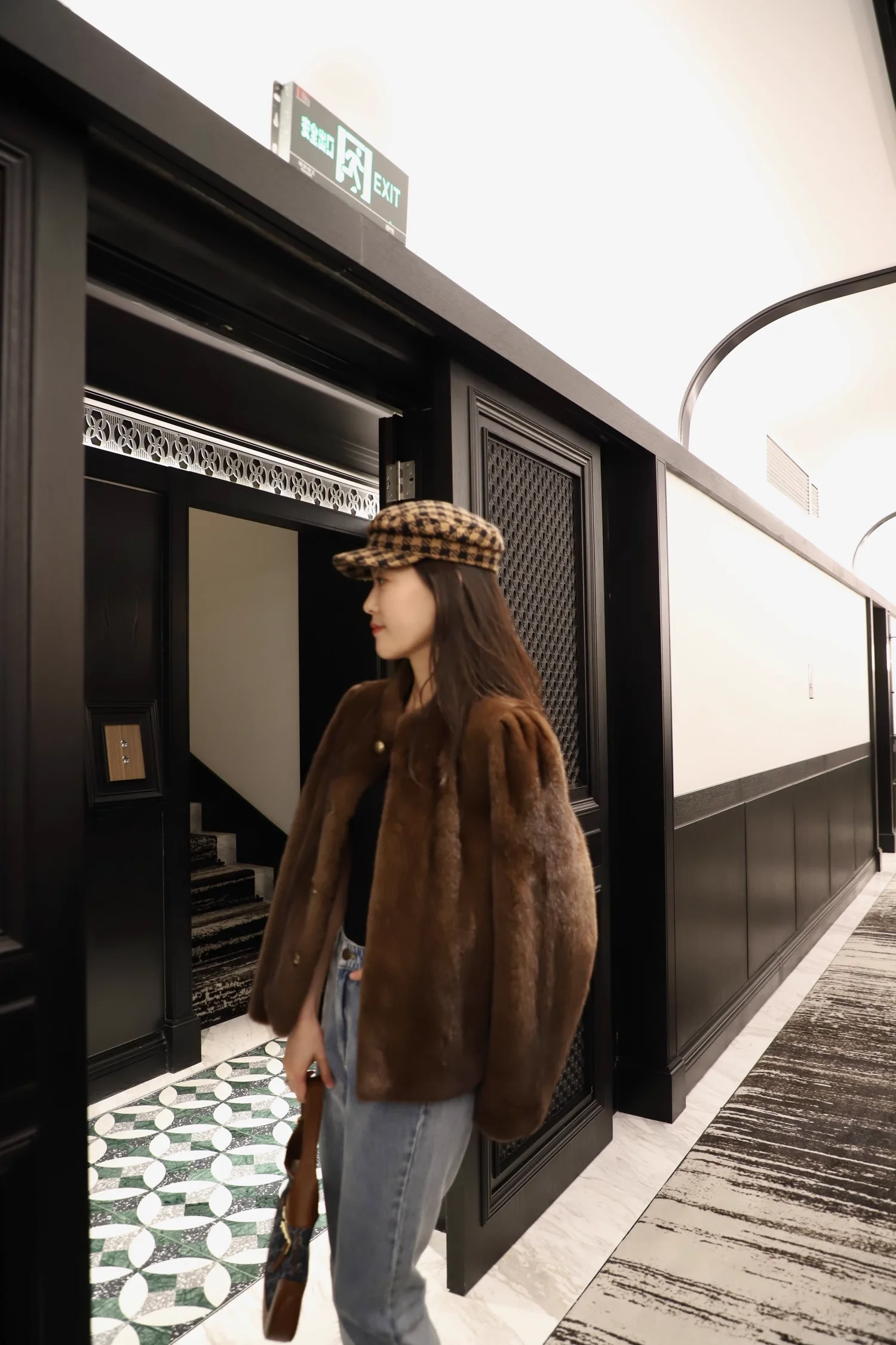 HDHOHR 2026 New100% Real Mink Fur Coat Women Fashion Essential Natural Mink Coat Warm Short Leather Outerwear Winter Fur Jacket