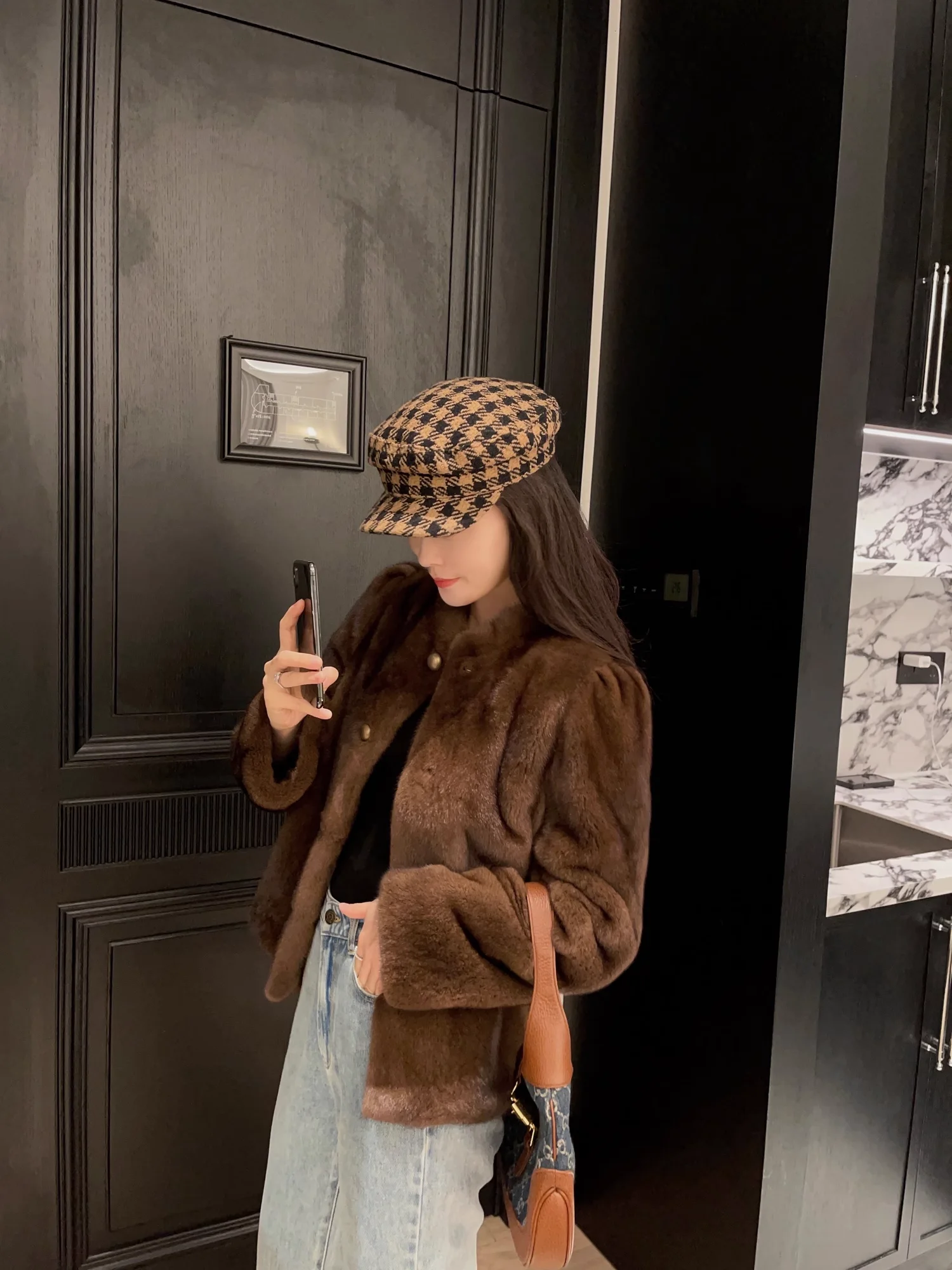 HDHOHR 2026 New100% Real Mink Fur Coat Women Fashion Essential Natural Mink Coat Warm Short Leather Outerwear Winter Fur Jacket