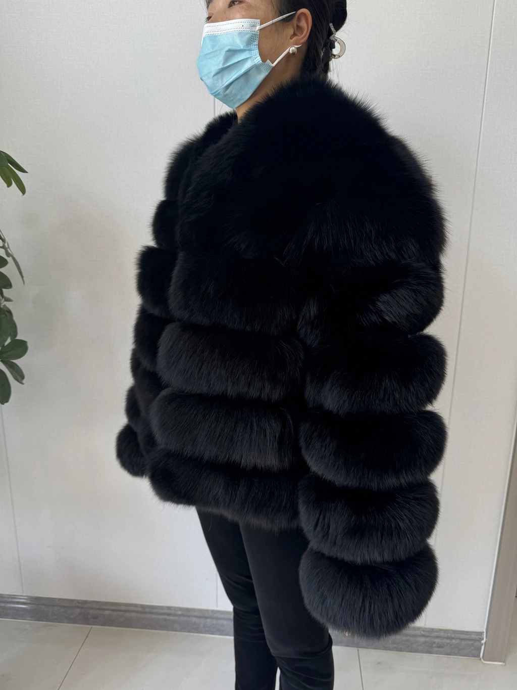 2026 NEW Style Real Fur Coat Women Short Fox Fur Coat Real Natural Winter Jacket High Quality NEW Fur Zipper Sleeve Jacket Vest