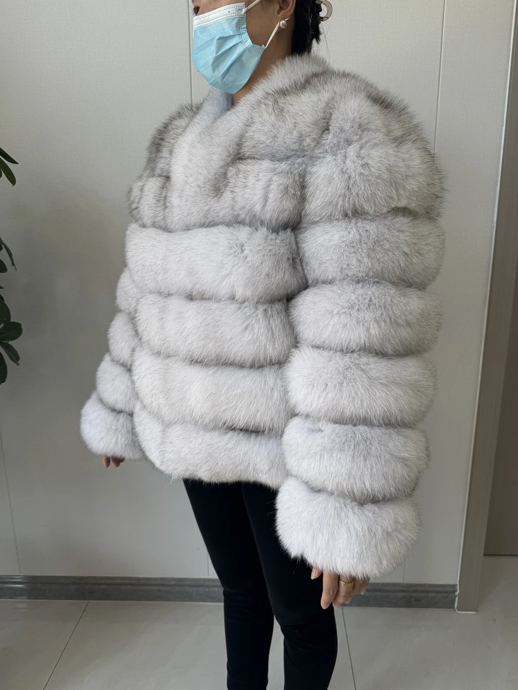 2026 NEW Style Real Fur Coat Women Short Fox Fur Coat Real Natural Winter Jacket High Quality NEW Fur Zipper Sleeve Jacket Vest