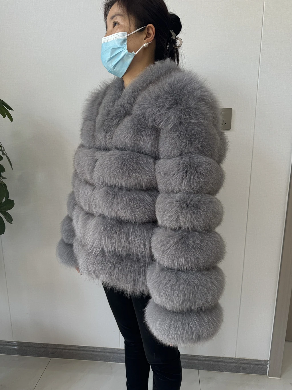 2026 NEW Style Real Fur Coat Women Short Fox Fur Coat Real Natural Winter Jacket High Quality NEW Fur Zipper Sleeve Jacket Vest