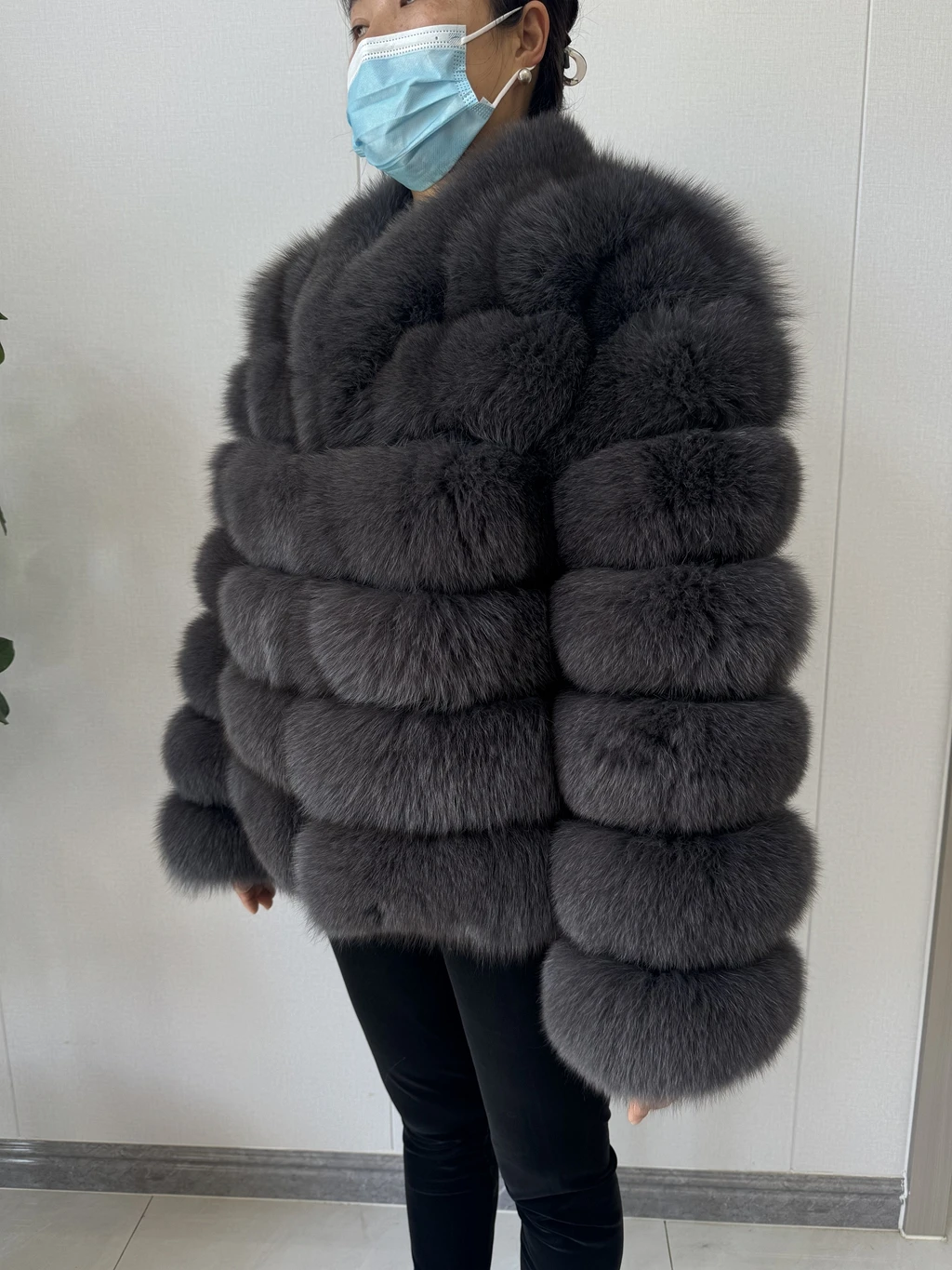 2026 NEW Style Real Fur Coat Women Short Fox Fur Coat Real Natural Winter Jacket High Quality NEW Fur Zipper Sleeve Jacket Vest