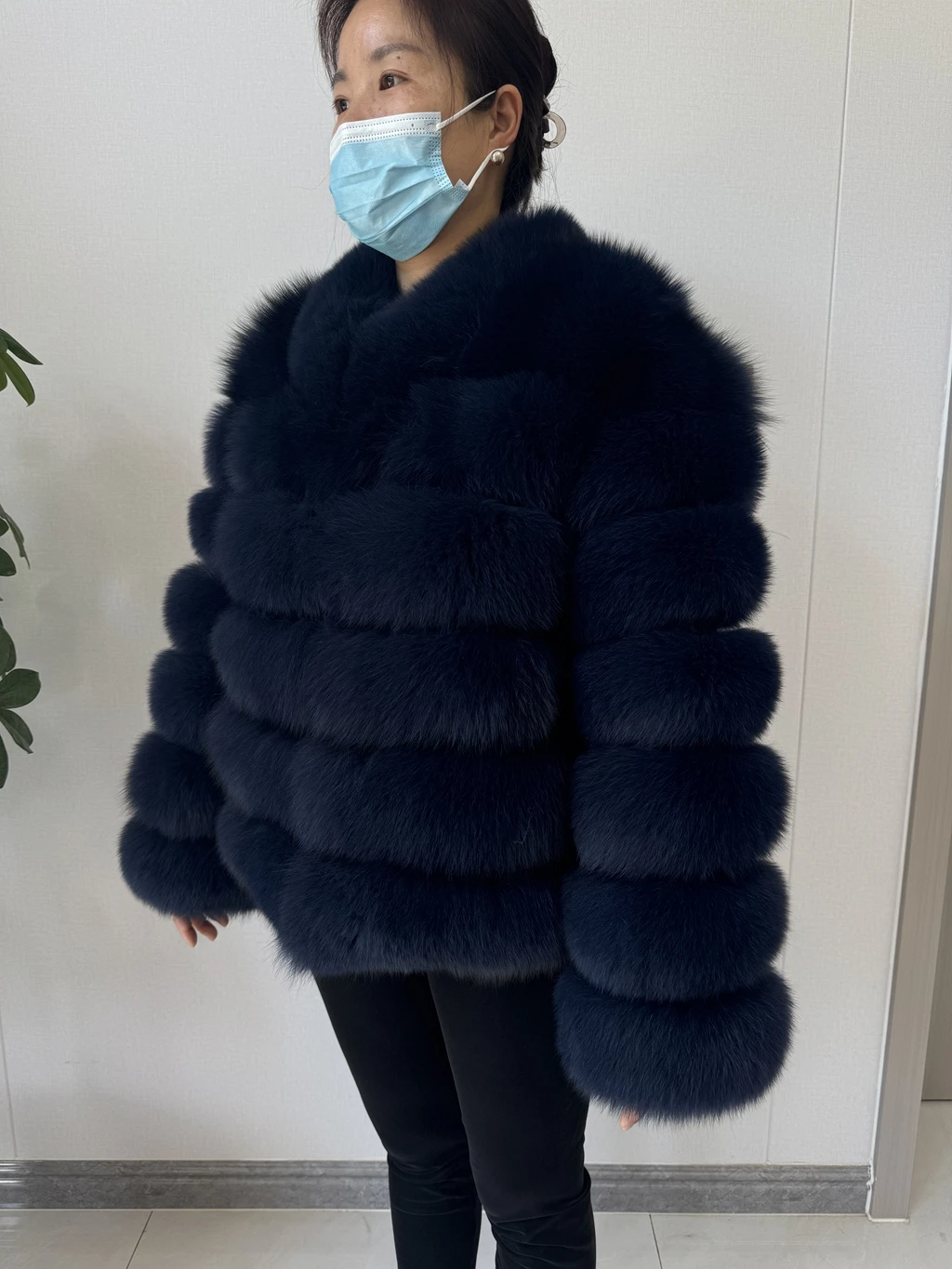 2026 NEW Style Real Fur Coat Women Short Fox Fur Coat Real Natural Winter Jacket High Quality NEW Fur Zipper Sleeve Jacket Vest