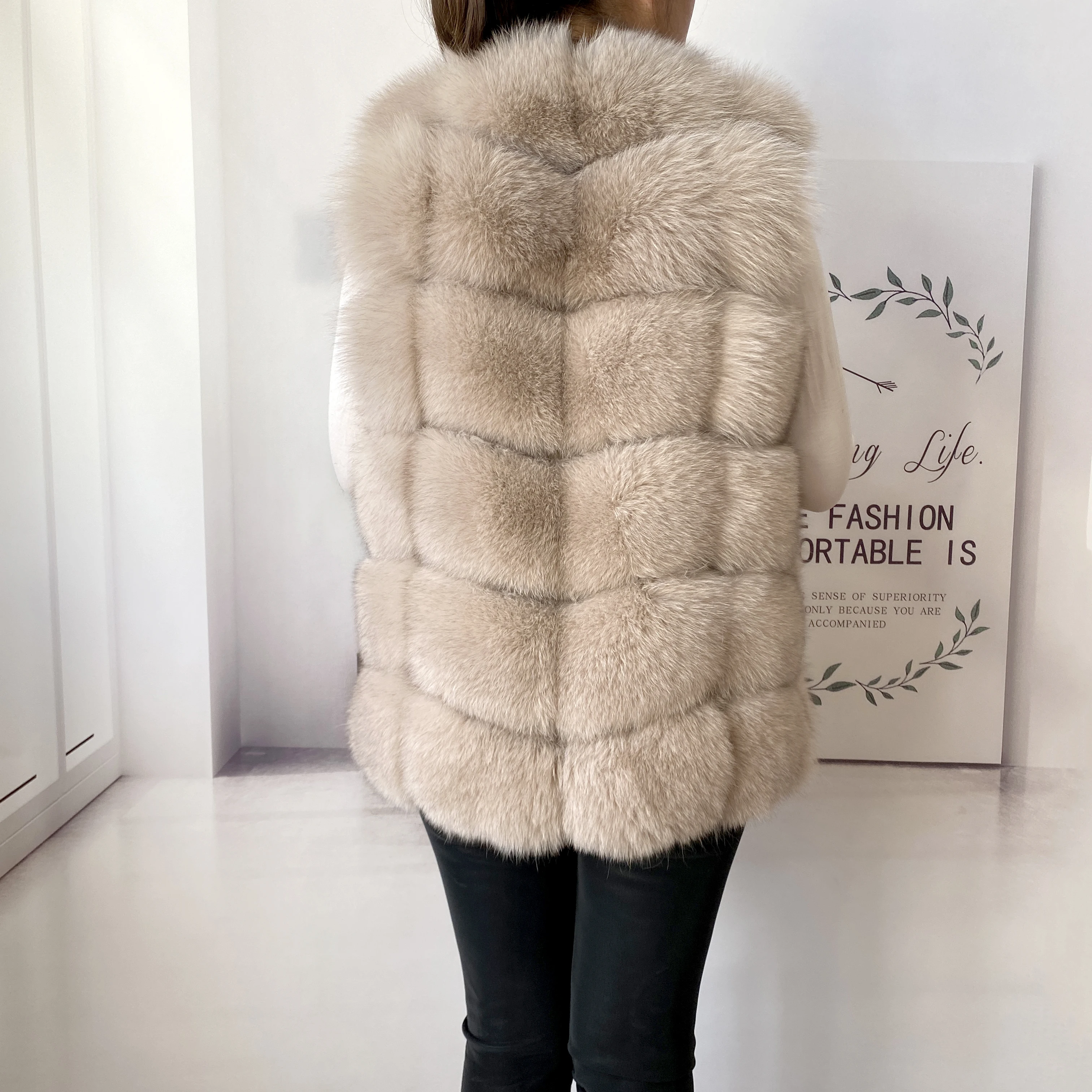 2023 New Women's Winter Real Fur Coat High Quality Natural Fox Fur Vest Fashion Luxurious Warm Sleeveless Dark buckle jacket