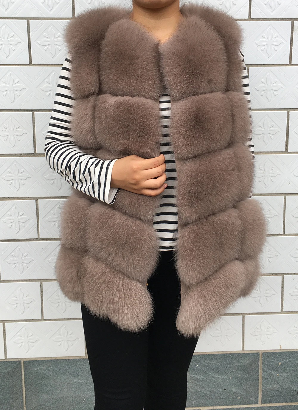 2023 New Women's Winter Real Fur Coat High Quality Natural Fox Fur Vest Fashion Luxurious Warm Sleeveless Dark buckle jacket