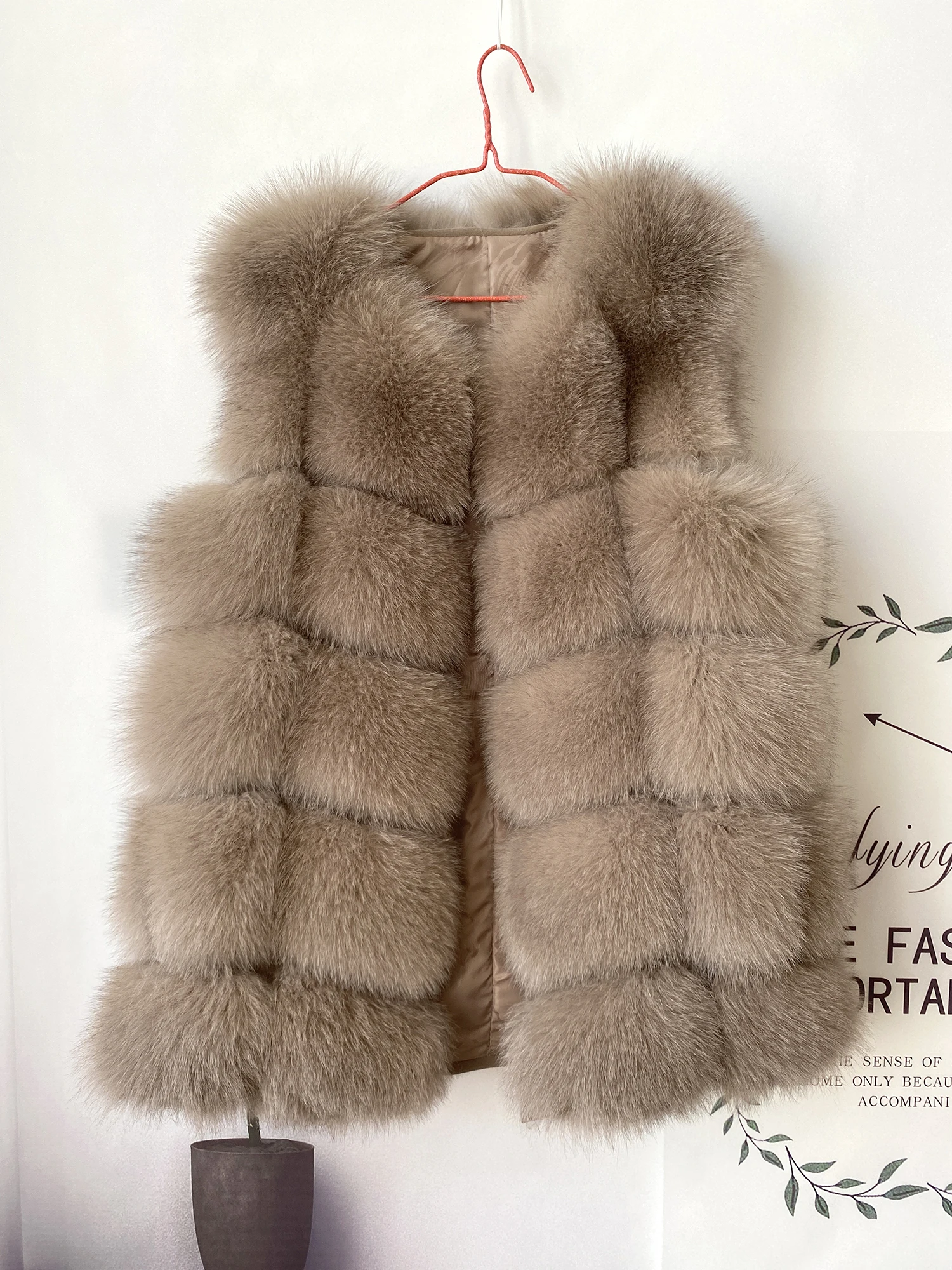 2023 New Women's Winter Real Fur Coat High Quality Natural Fox Fur Vest Fashion Luxurious Warm Sleeveless Dark buckle jacket
