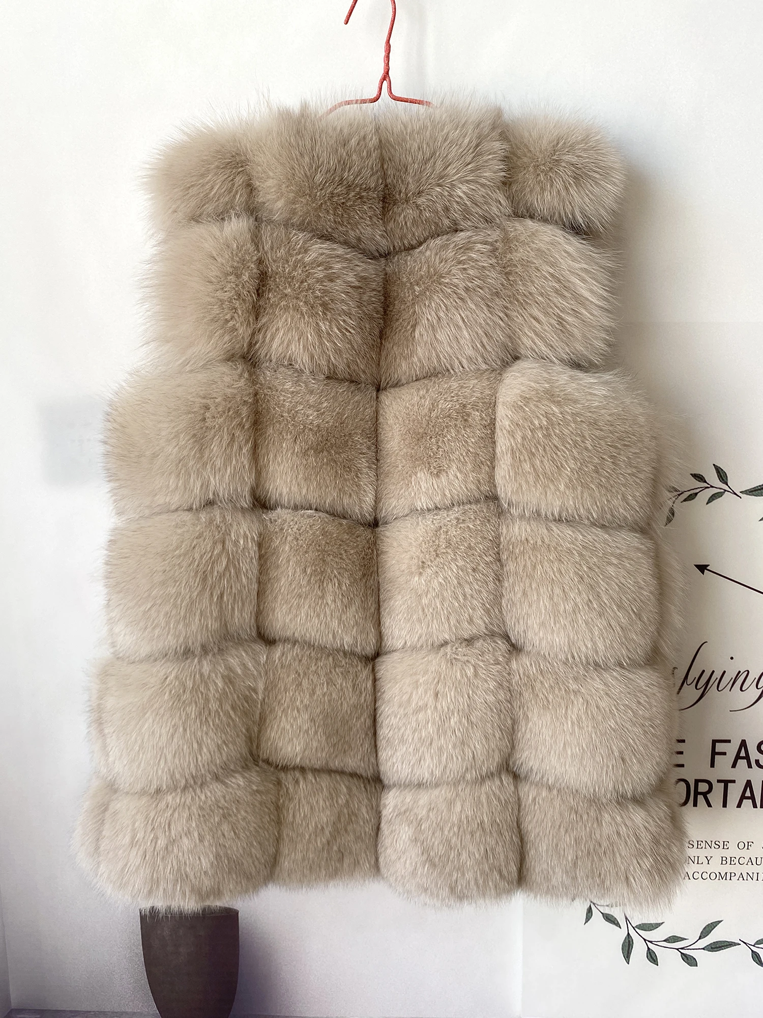2023 New Women's Winter Real Fur Coat High Quality Natural Fox Fur Vest Fashion Luxurious Warm Sleeveless Dark buckle jacket