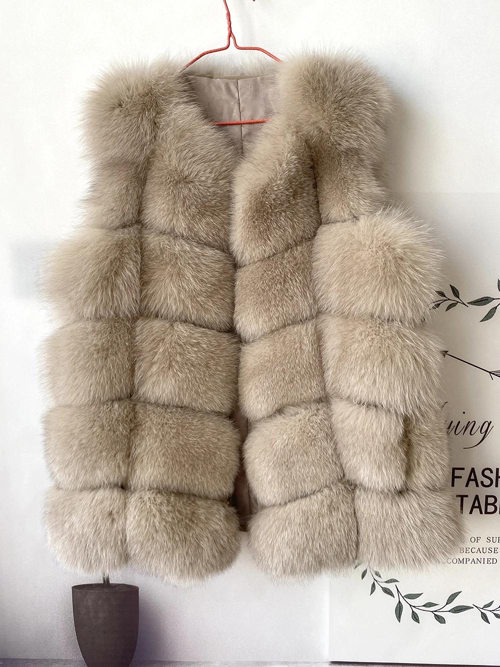 2023 New Women's Winter Real Fur Coat High Quality Natural Fox Fur Vest Fashion Luxurious Warm Sleeveless Dark buckle jacket
