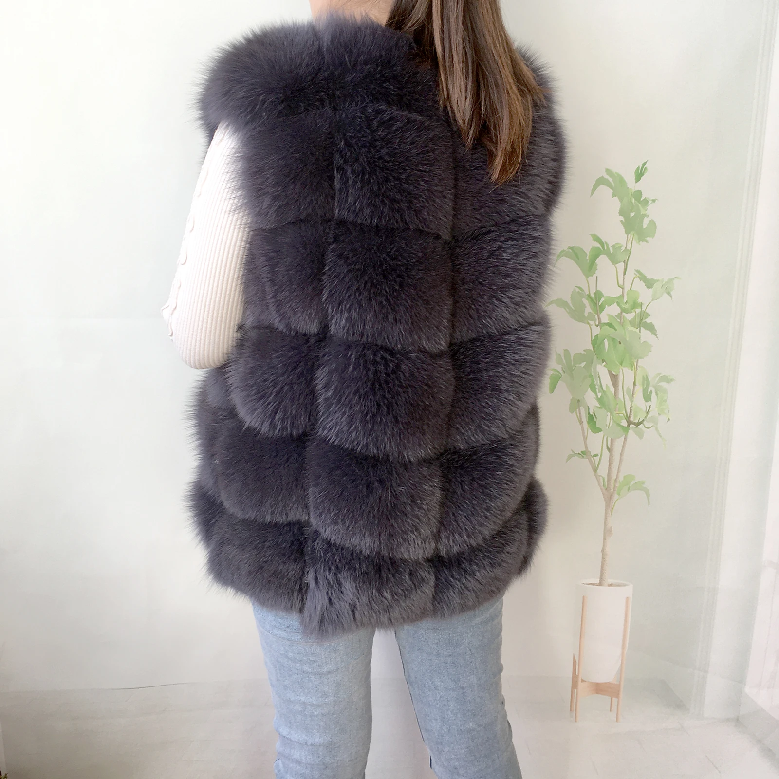 2023 New Women's Winter Real Fur Coat High Quality Natural Fox Fur Vest Fashion Luxurious Warm Sleeveless Dark buckle jacket