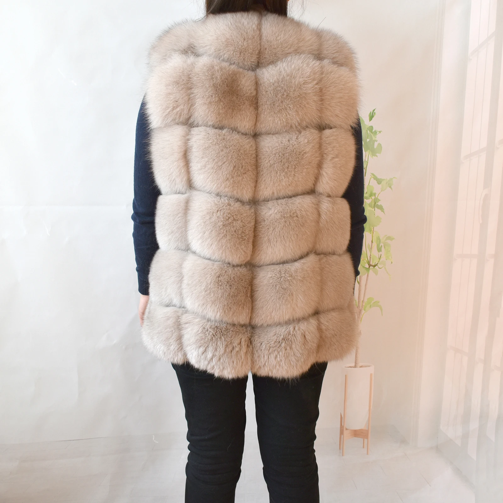 2023 New Women's Winter Real Fur Coat High Quality Natural Fox Fur Vest Fashion Luxurious Warm Sleeveless Dark buckle jacket