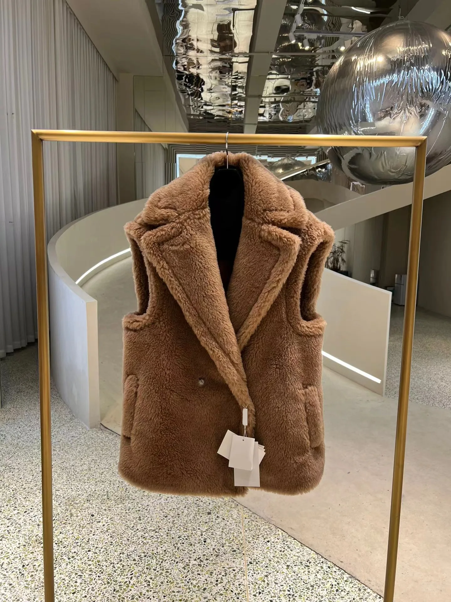 Teddy Bear Coat Camel Sleeveless Coat Winter Women Warm Jacket Sand Brown Alpaca Coat Women Loose Fashion Casual Commute 2022New
