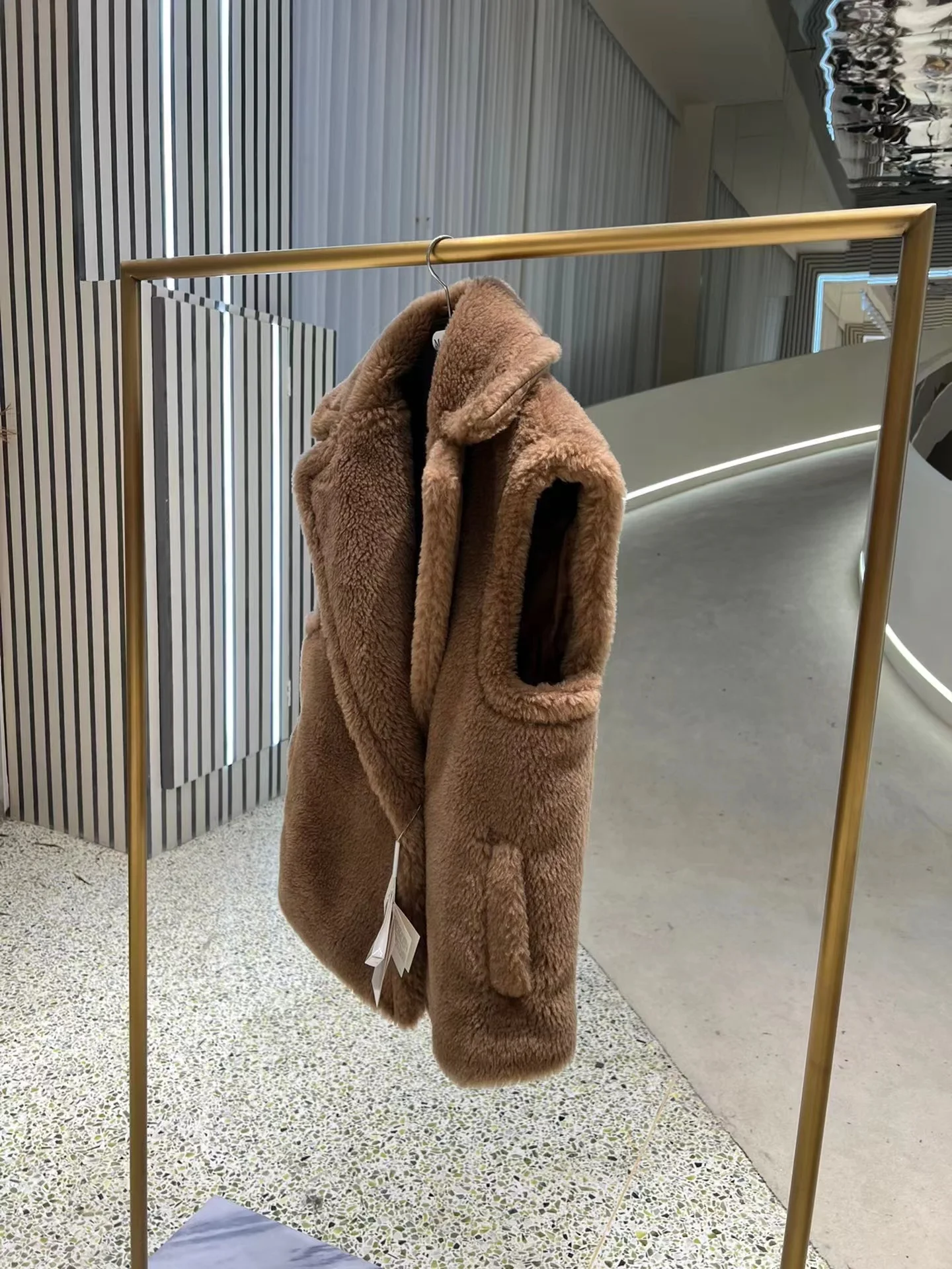 Teddy Bear Coat Camel Sleeveless Coat Winter Women Warm Jacket Sand Brown Alpaca Coat Women Loose Fashion Casual Commute 2022New