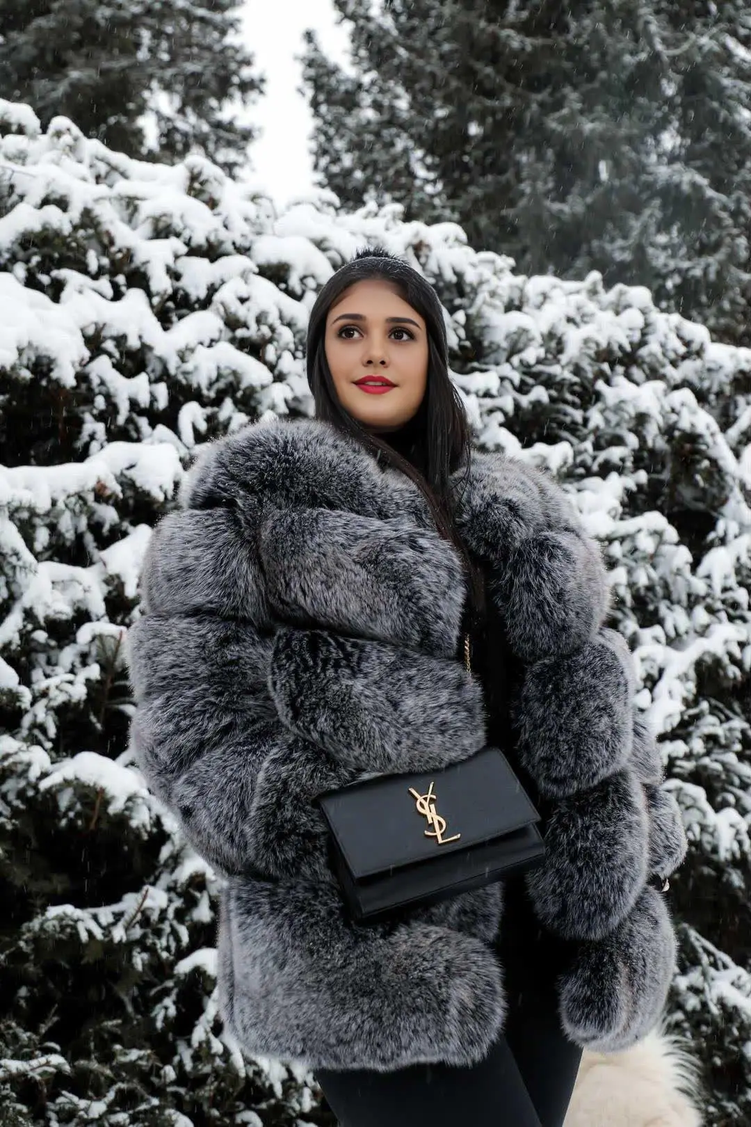 QUEENTINA Natural Fox Fur Coats Fashion New Women's Very Warm And Stylish Jacket Vest Stand Collar Leather Coat Women Winter
