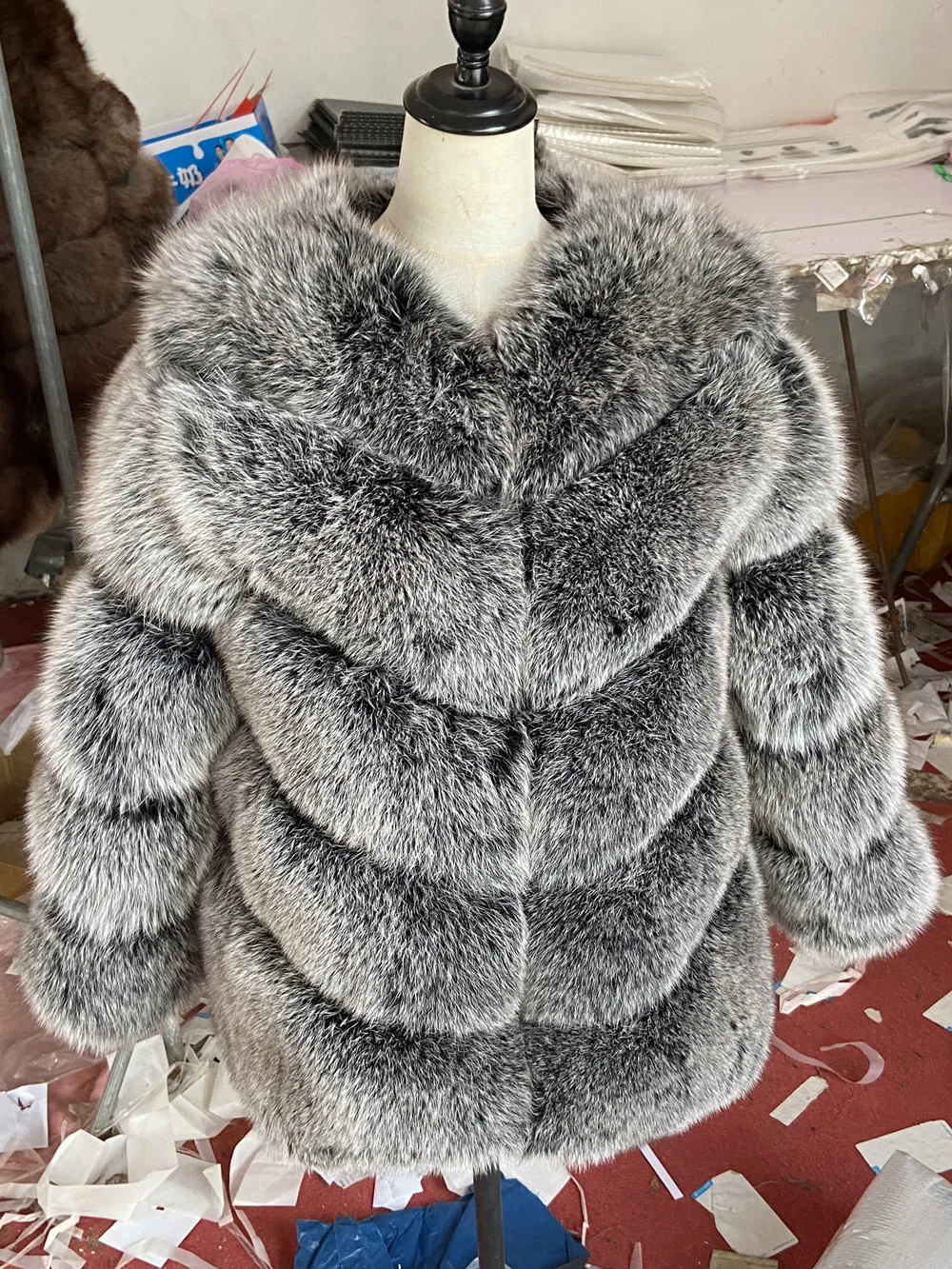 QUEENTINA Natural Fox Fur Coats Fashion New Women's Very Warm And Stylish Jacket Vest Stand Collar Leather Coat Women Winter
