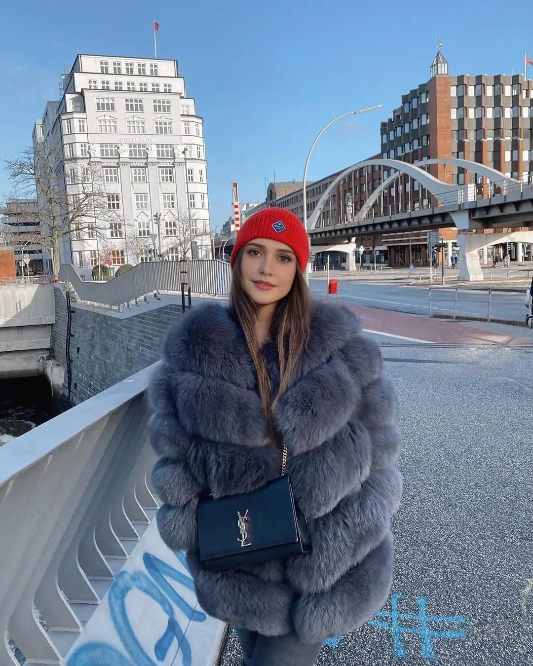 QUEENTINA Natural Fox Fur Coats Fashion New Women's Very Warm And Stylish Jacket Vest Stand Collar Leather Coat Women Winter