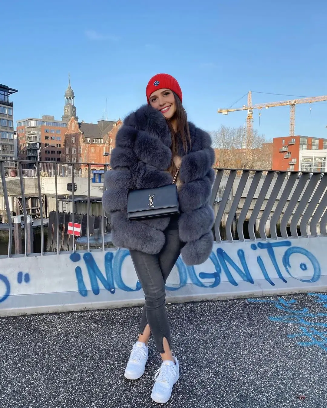 QUEENTINA Natural Fox Fur Coats Fashion New Women's Very Warm And Stylish Jacket Vest Stand Collar Leather Coat Women Winter