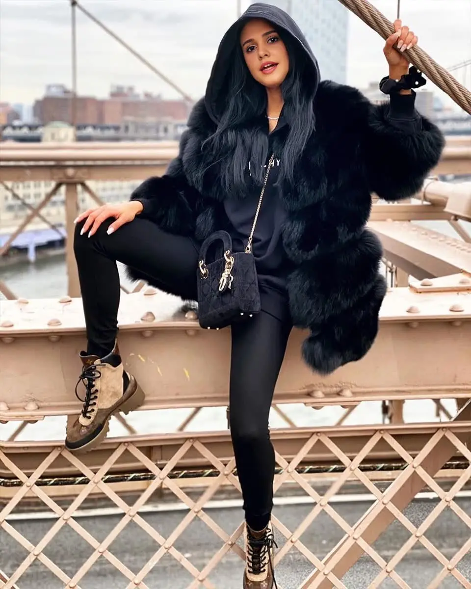 QUEENTINA Natural Fox Fur Coats Fashion New Women's Very Warm And Stylish Jacket Vest Stand Collar Leather Coat Women Winter