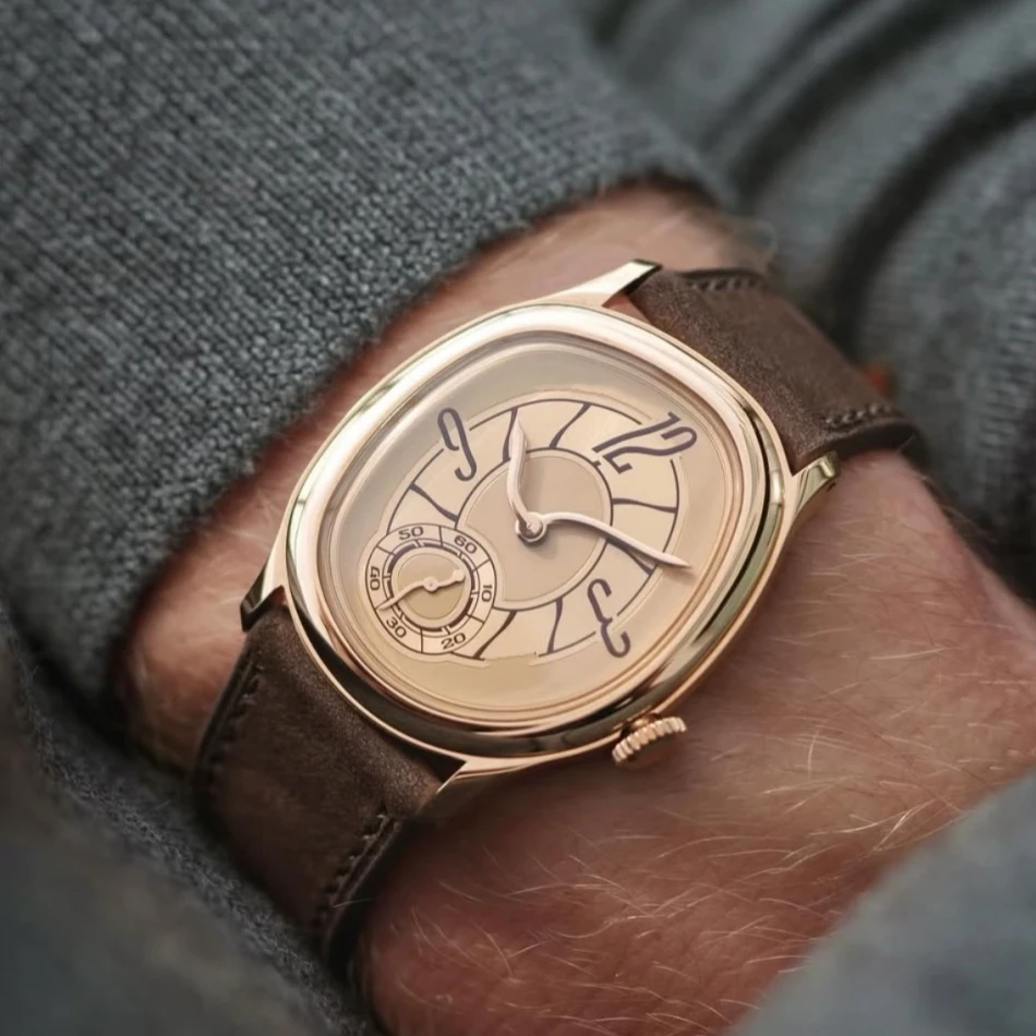 Innovative Series of Special Shaped Quartz Watches with Import Movement 32mm Dial with Genuine Leather Strap and Steel Case