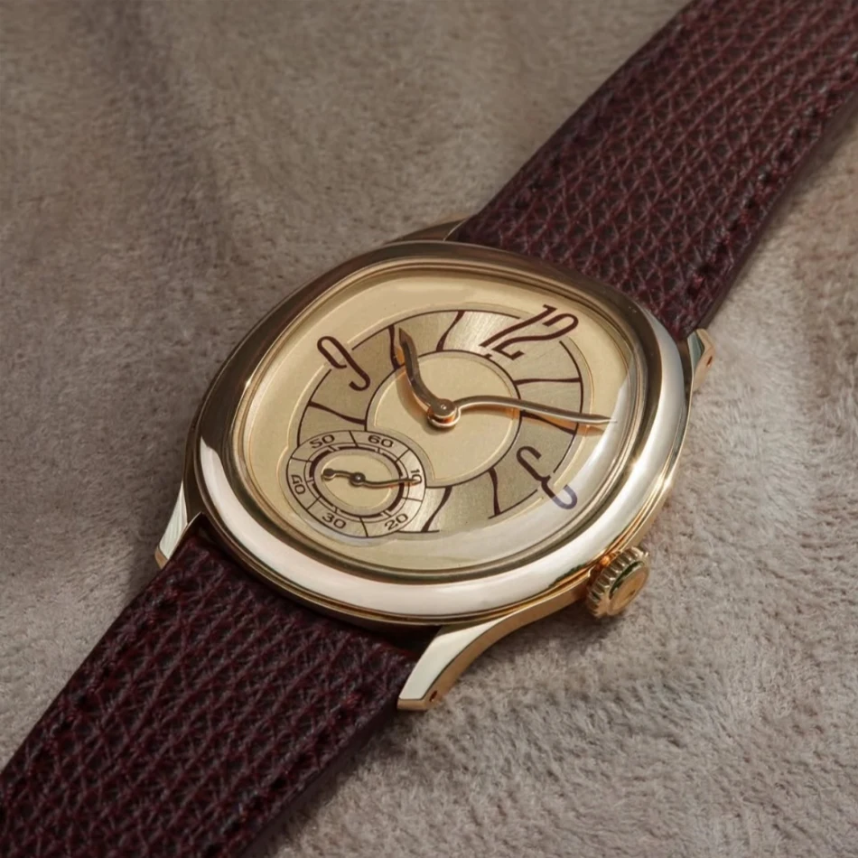Innovative Series of Special Shaped Quartz Watches with Import Movement 32mm Dial with Genuine Leather Strap and Steel Case