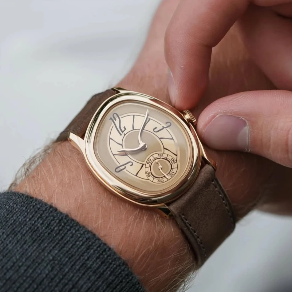 Innovative Series of Special Shaped Quartz Watches with Import Movement 32mm Dial with Genuine Leather Strap and Steel Case