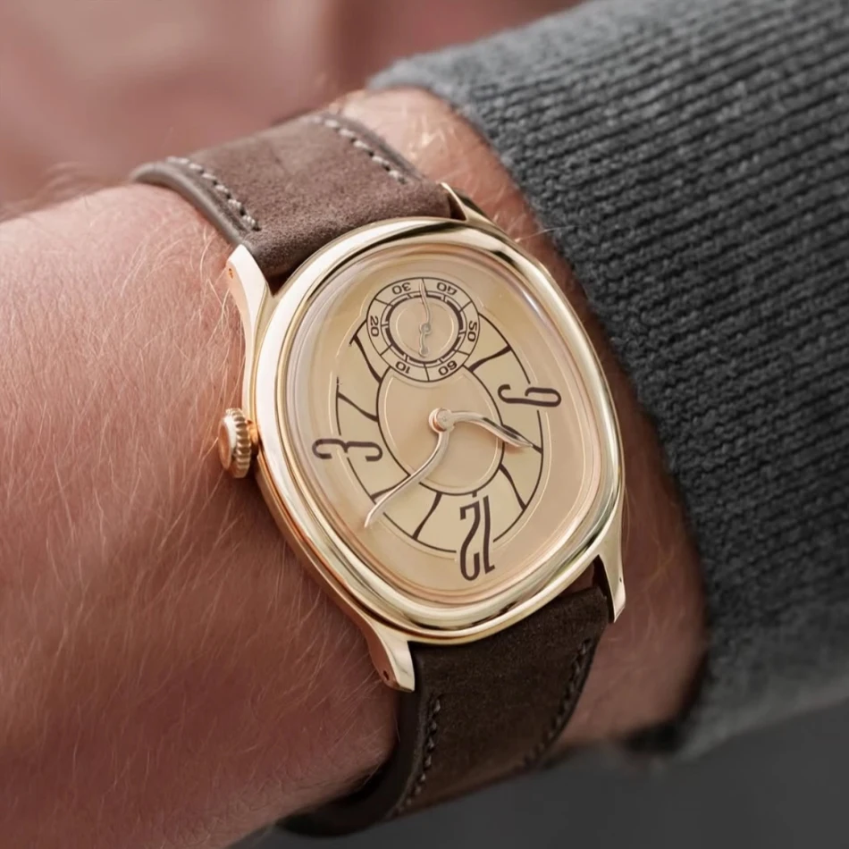 Innovative Series of Special Shaped Quartz Watches with Import Movement 32mm Dial with Genuine Leather Strap and Steel Case