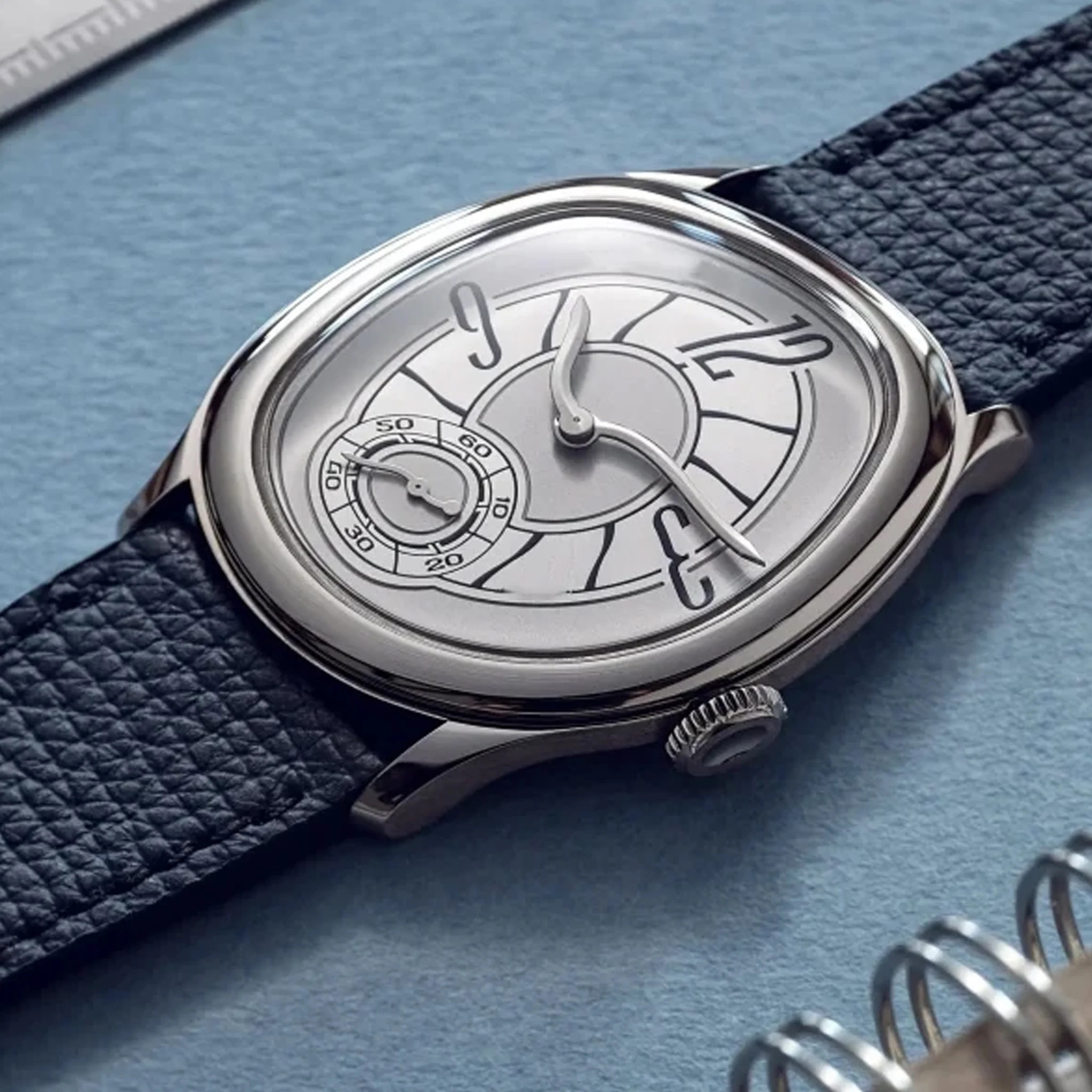 Innovative Series of Special Shaped Quartz Watches with Import Movement 32mm Dial with Genuine Leather Strap and Steel Case