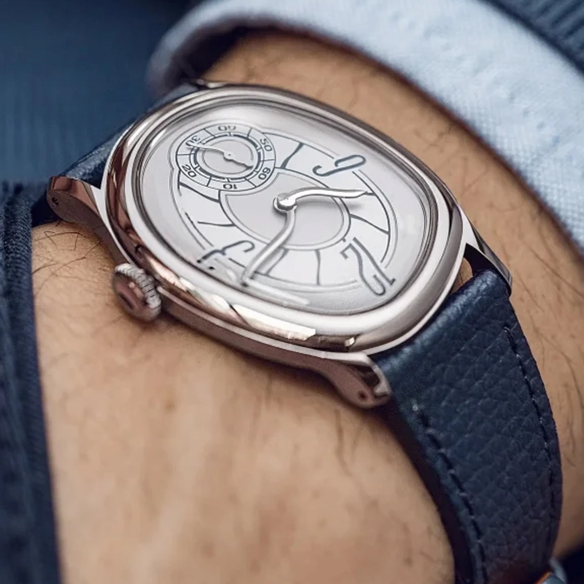 Innovative Series of Special Shaped Quartz Watches with Import Movement 32mm Dial with Genuine Leather Strap and Steel Case