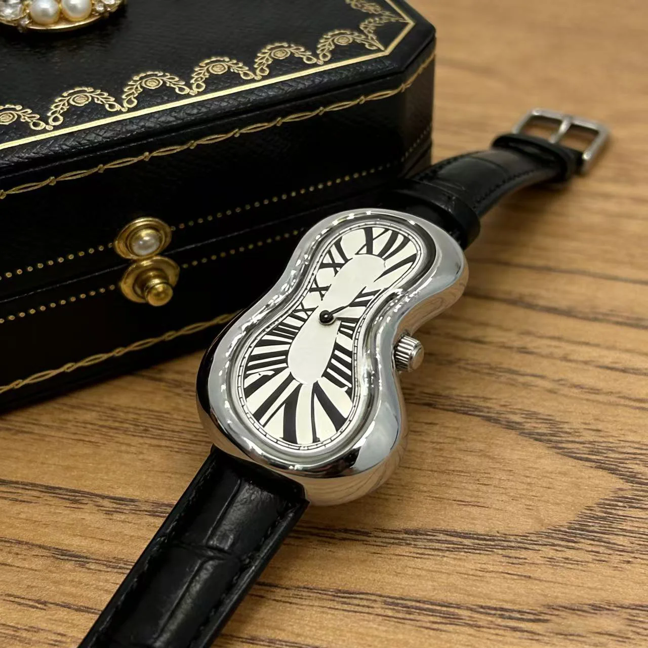 Luxury Quartz Men's Watch Vintage Cash Creative Melting Twisted Watches for Women Irregular Case Leather Y2K Ins Style Watch