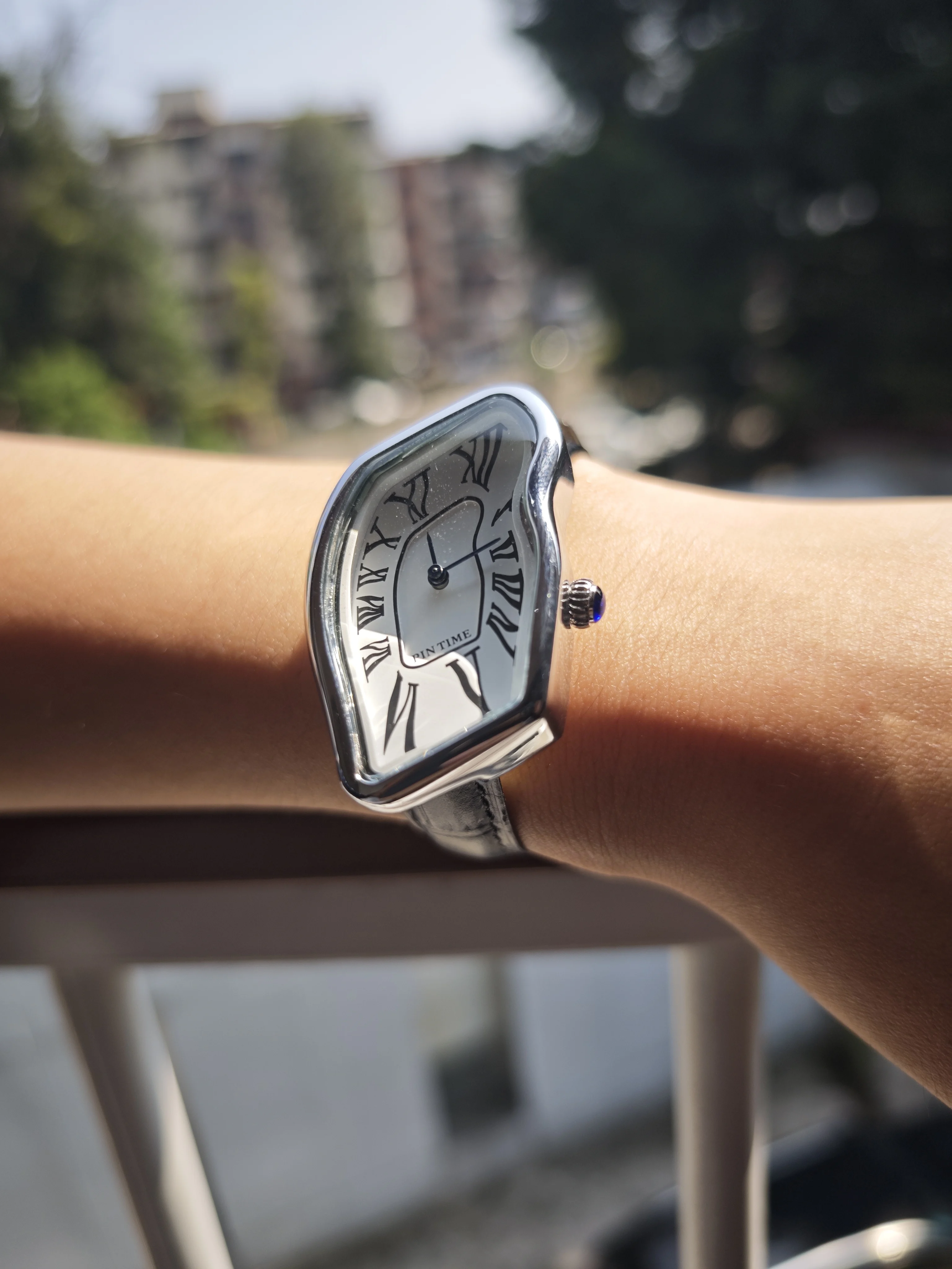 Luxury Quartz Men's Watch Vintage Cash Creative Melting Twisted Watches for Women Irregular Case Leather Y2K Ins Style Watch