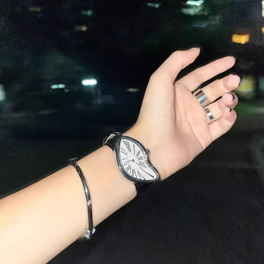 Luxury Quartz Men's Watch Vintage Cash Creative Melting Twisted Watches for Women Irregular Case Leather Y2K Ins Style Watch