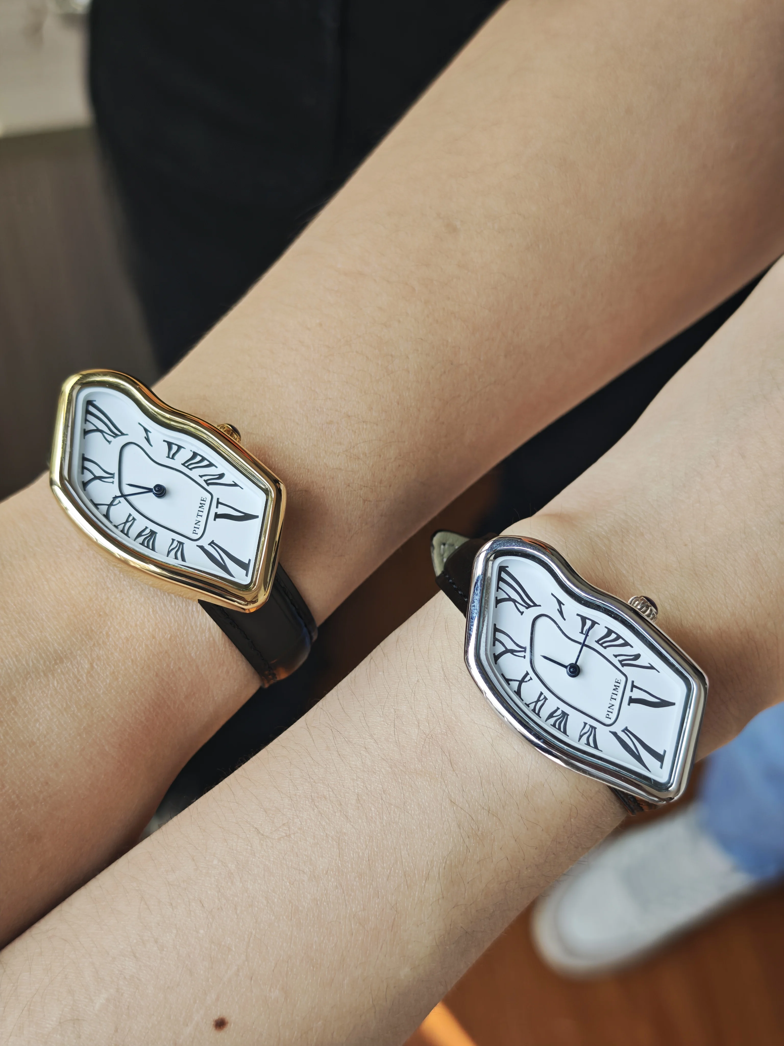 Luxury Quartz Men's Watch Vintage Cash Creative Melting Twisted Watches for Women Irregular Case Leather Y2K Ins Style Watch