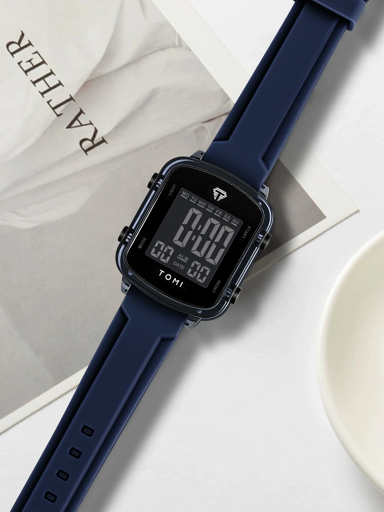 TOMIFashionable new electronic watches; Trendy couple watches; Same style for men and women; Wrist watches in gift boxes.