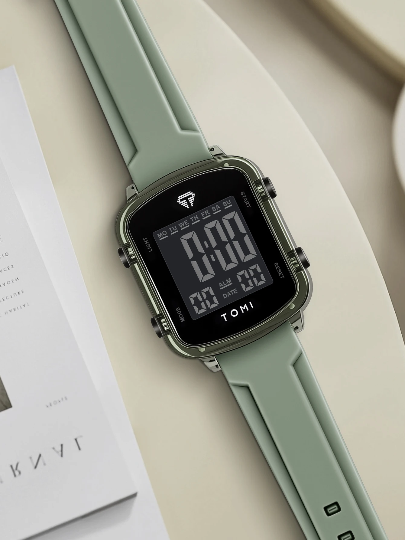 TOMIFashionable new electronic watches; Trendy couple watches; Same style for men and women; Wrist watches in gift boxes.