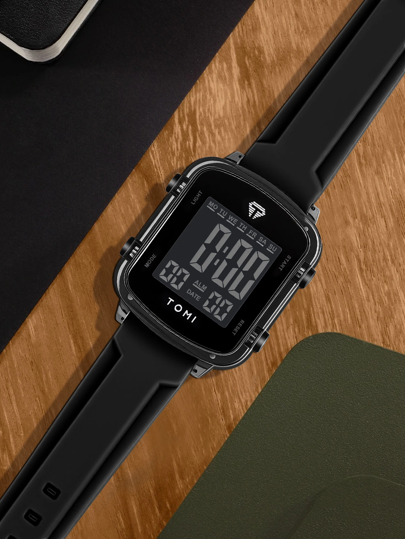 TOMIFashionable new electronic watches; Trendy couple watches; Same style for men and women; Wrist watches in gift boxes.