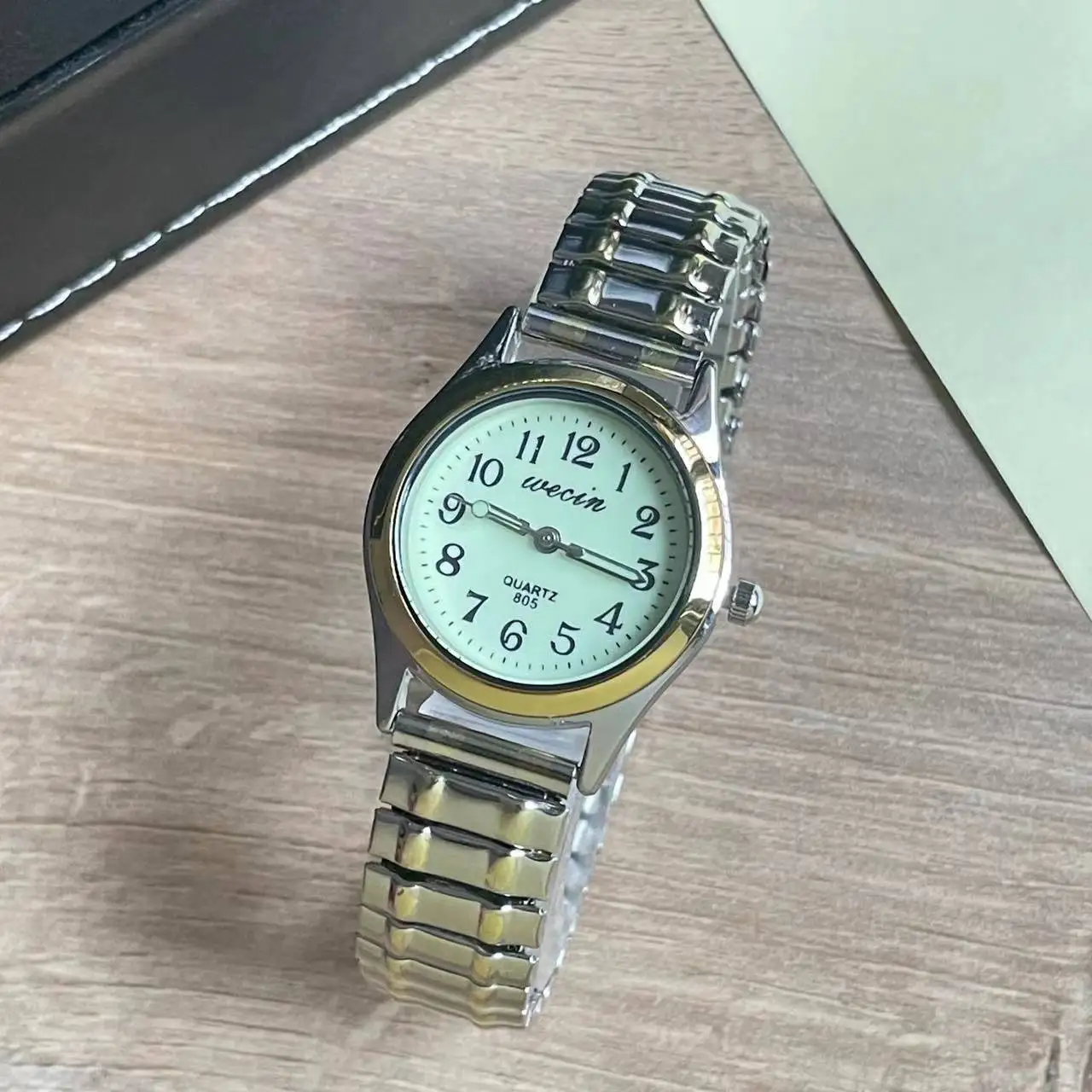 Business Sports Alloy Elastic Strap Glow-In-The-Dark Couple Fashion Quartz Watch For Men And Women
