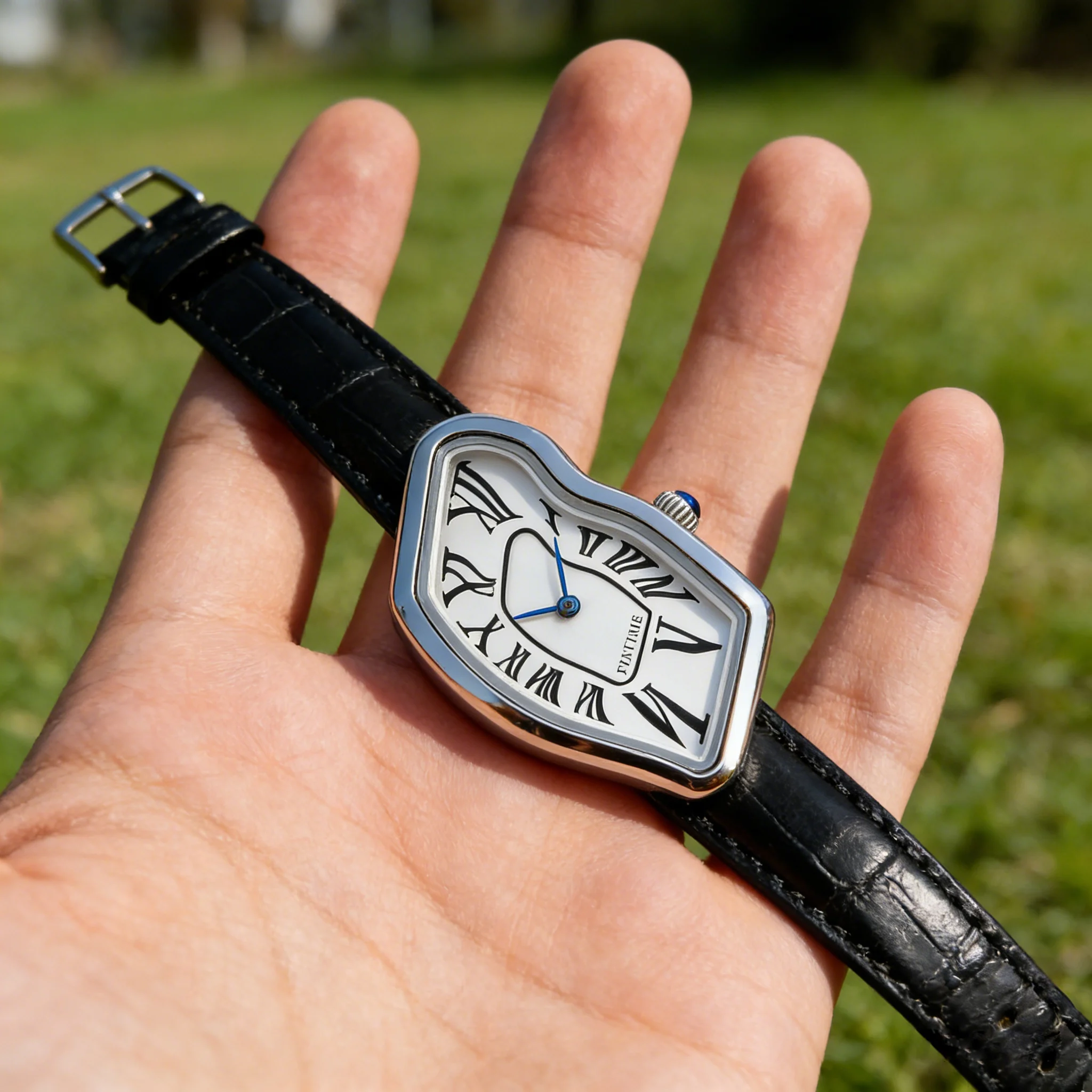 Medieval Retr Watches Alien Watches Melt And Twist Y2k Ladies Men Leather Strap Advanced Quartz Watch Irregular Case Leather
