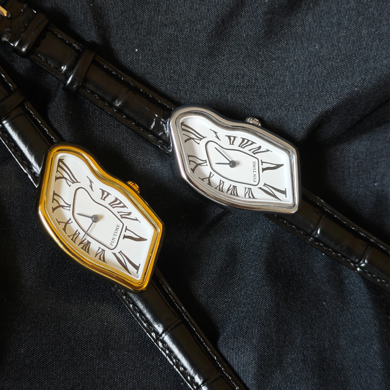 Medieval Retr Watches Alien Watches Melt And Twist Y2k Ladies Men Leather Strap Advanced Quartz Watch Irregular Case Leather
