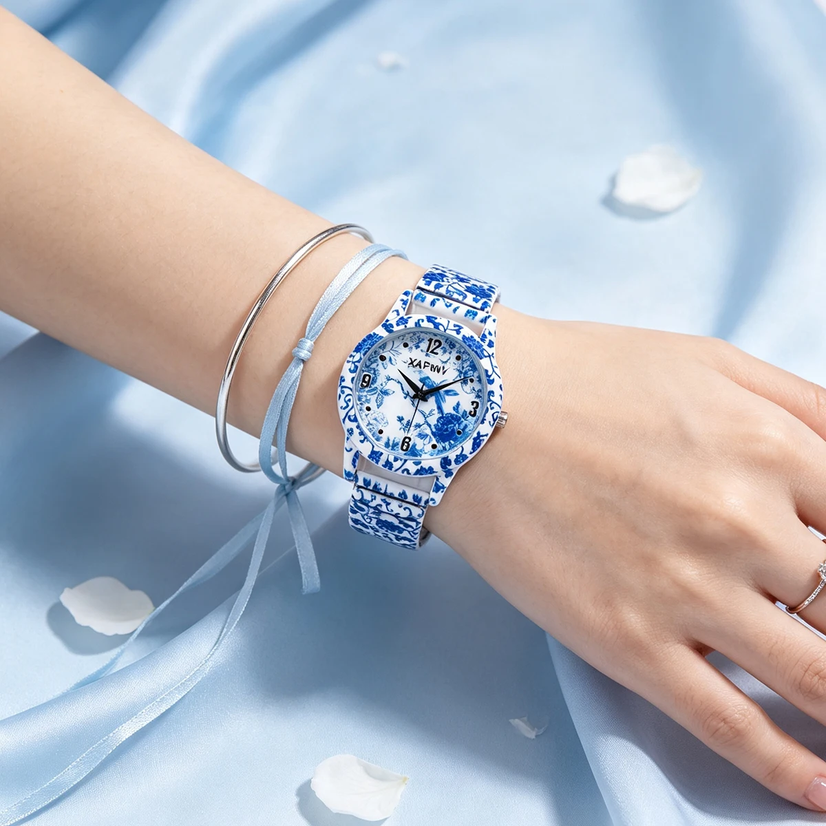 Fashionable Women's Watch, Casual Niche Luxury, Blue and White Porcelain Quartz, New Elastic Strap, Couple's Model, a Pair