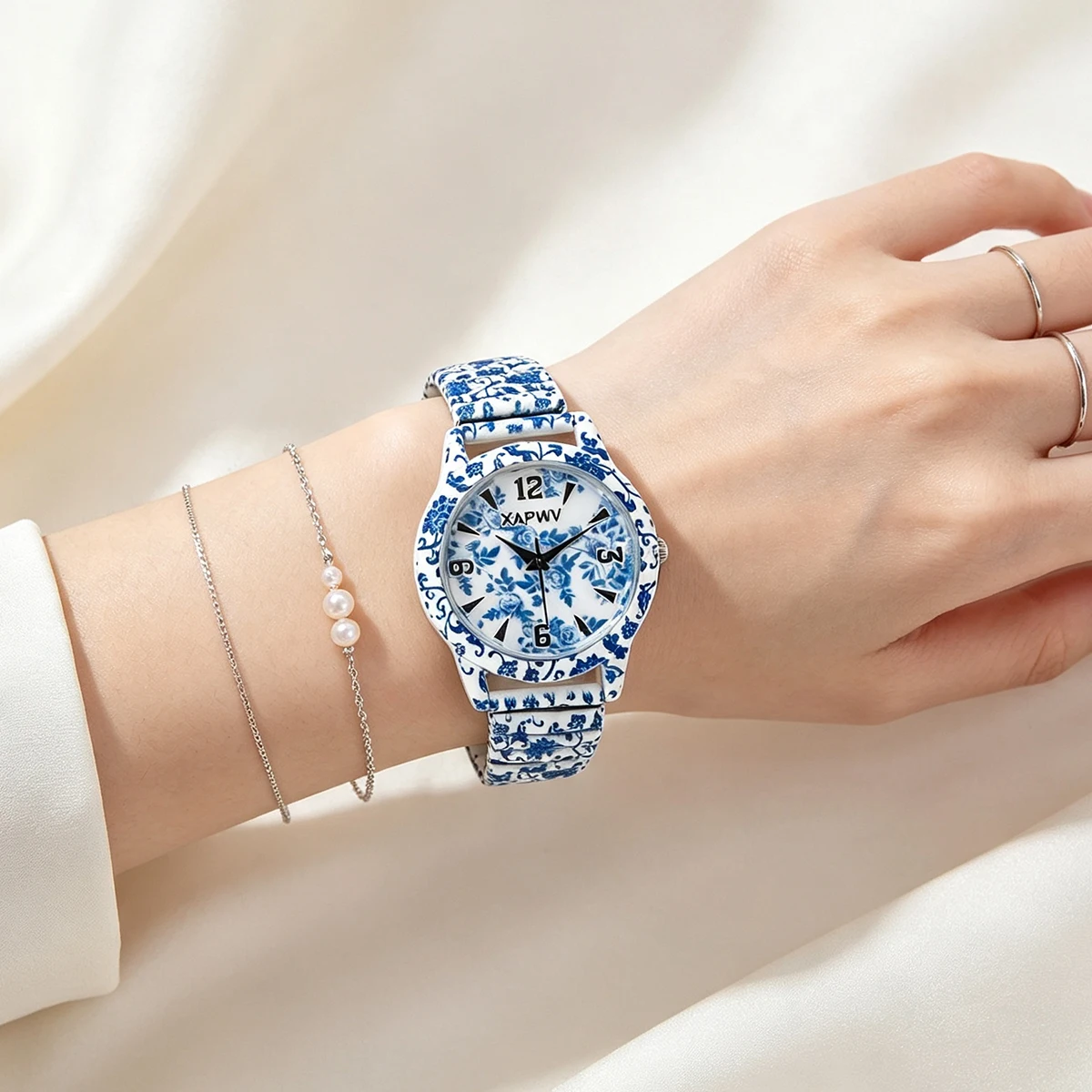 Couple's Pair of Quartz Watches, New Niche Luxury Blue and White Porcelain Women's Watch with Elastic Strap, Fashionable Wristwatch