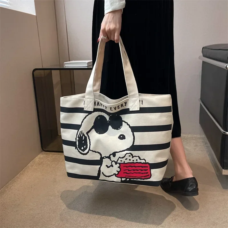 Hot Bandai Snoopy Cute Cartoon Large Capacity Canvas Bag for Female Students To Hold Books Tote Mommy Bag