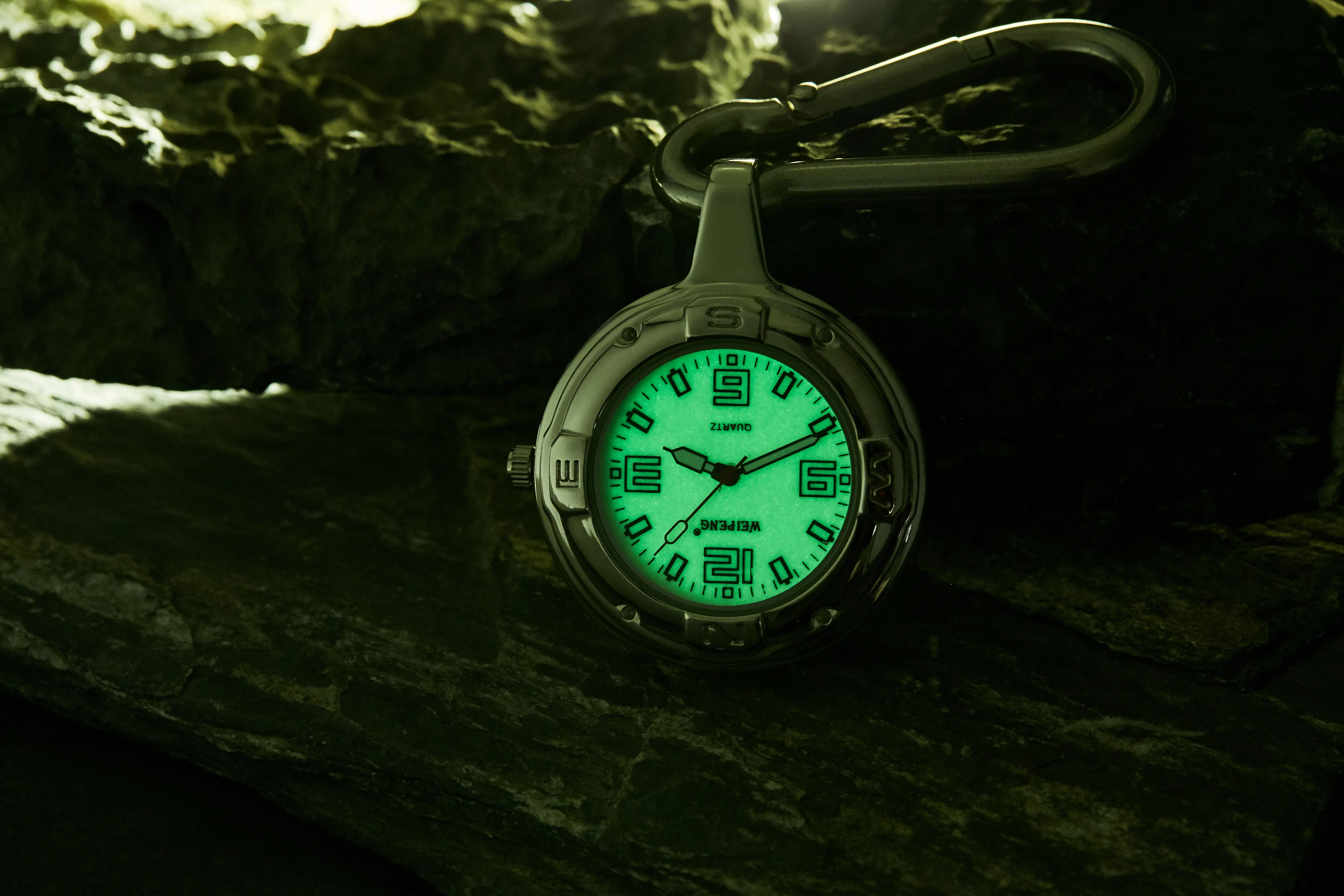 Fashionable Leisure Night Light Hiking Watch Simple Retro Men's Hanging Watch Rock Climbing Tourism Sports Quartz Waterproof
