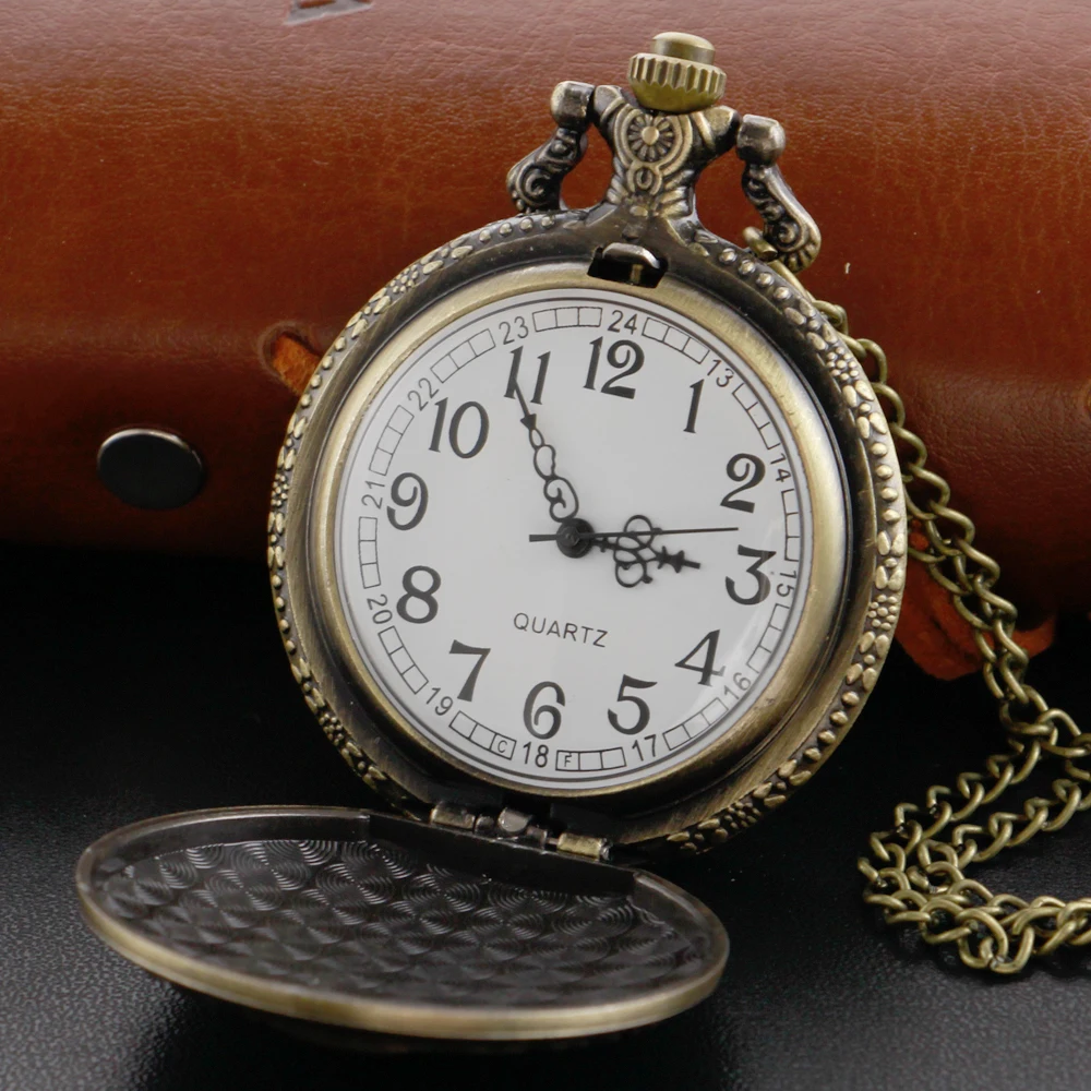 Cowboy Knight Hollow Skeleton Quartz Pocket Watch Steampunk Vintage Pendant Gift Chain Pocket Watch Fob Watch Gift Men and Women