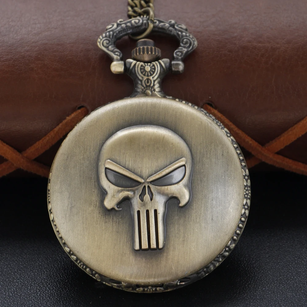 Cowboy Knight Hollow Skeleton Quartz Pocket Watch Steampunk Vintage Pendant Gift Chain Pocket Watch Fob Watch Gift Men and Women