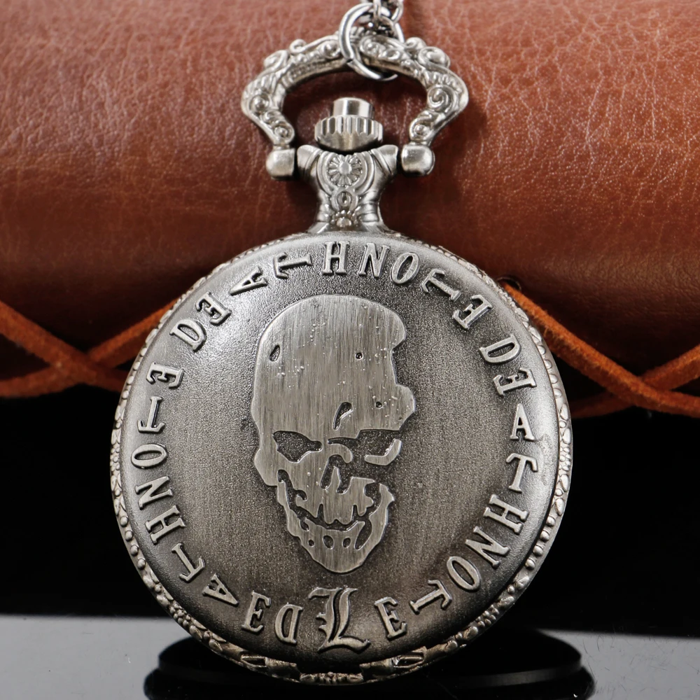 Cowboy Knight Hollow Skeleton Quartz Pocket Watch Steampunk Vintage Pendant Gift Chain Pocket Watch Fob Watch Gift Men and Women