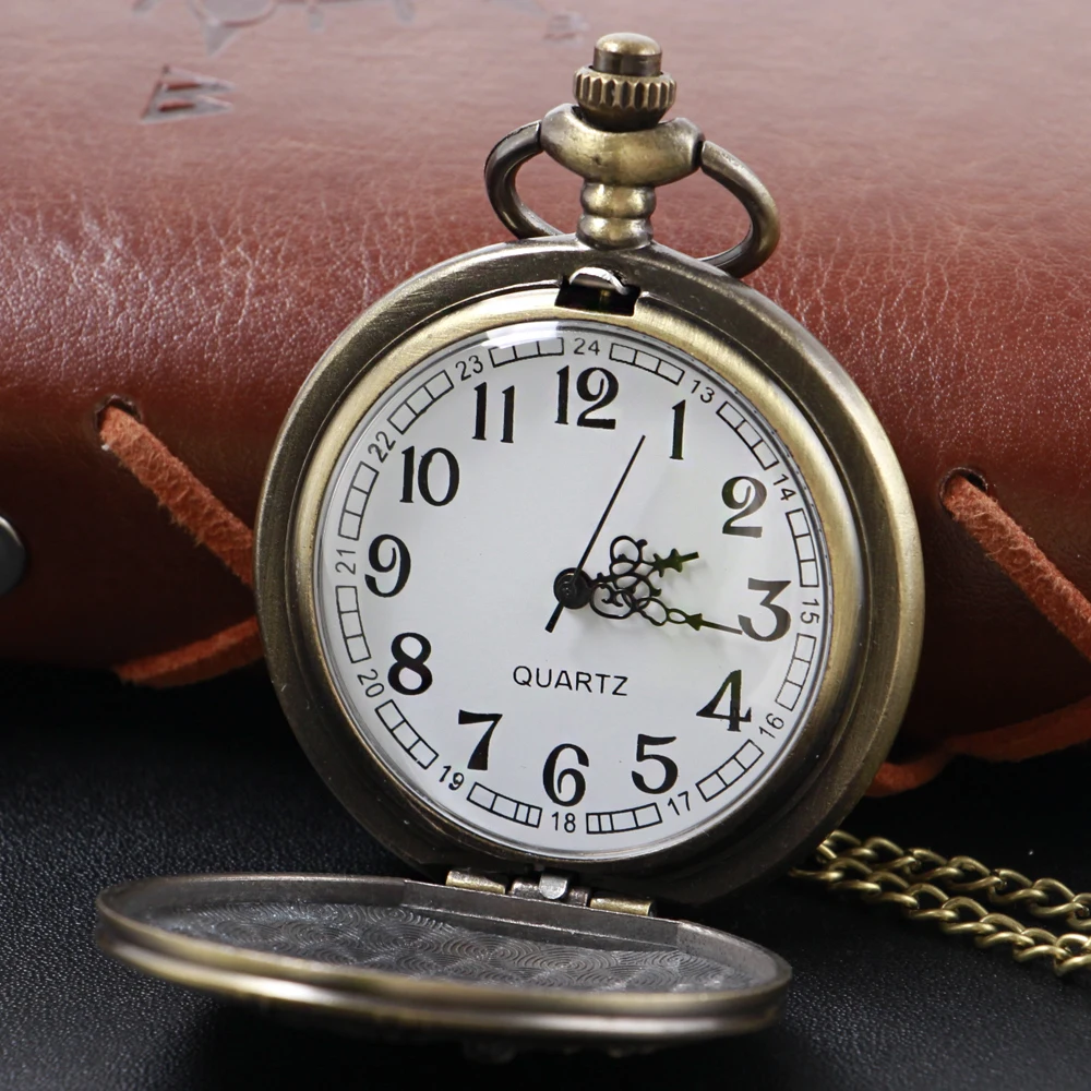 Cowboy Knight Hollow Skeleton Quartz Pocket Watch Steampunk Vintage Pendant Gift Chain Pocket Watch Fob Watch Gift Men and Women