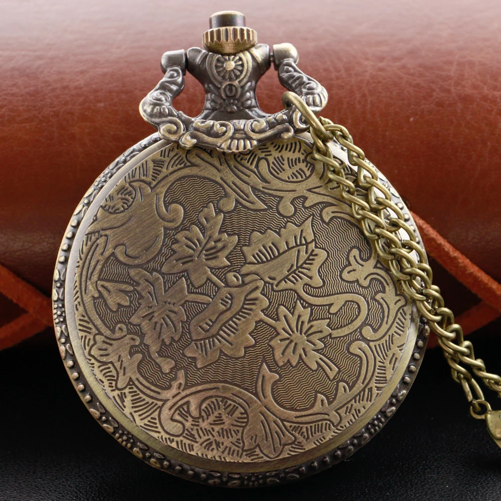 Cowboy Knight Hollow Skeleton Quartz Pocket Watch Steampunk Vintage Pendant Gift Chain Pocket Watch Fob Watch Gift Men and Women