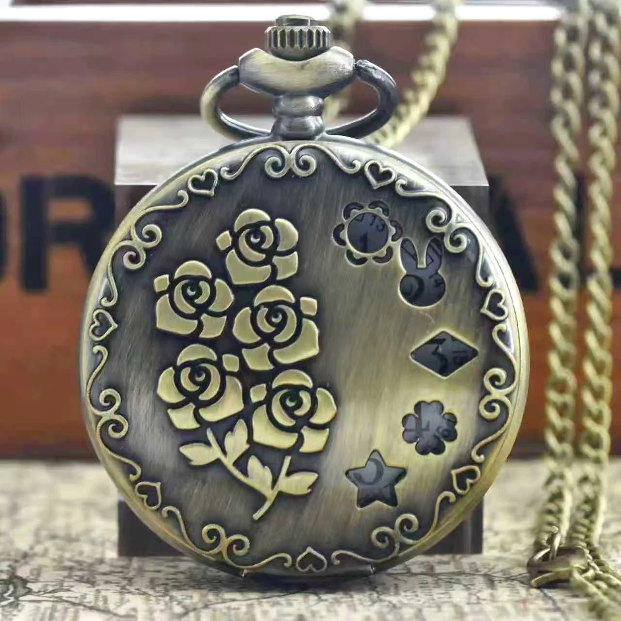 Vintage Bronze Steampunk Rose Carving Quartz Pocket Watch Necklace Pendant Clock Chain Men's and Women's Gift